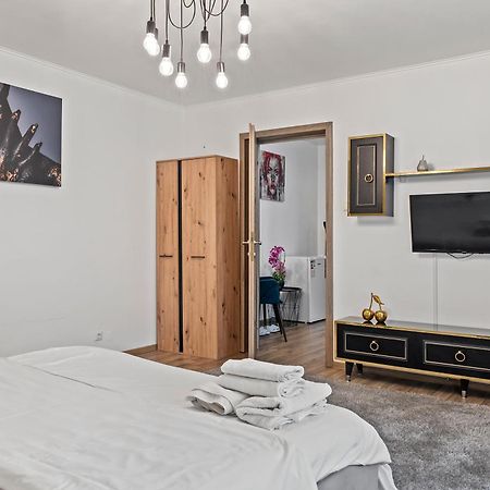 Garsoniera De Lux Si Eleganta Drumul Taberei Boekarest Buitenkant foto